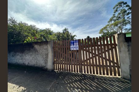Casa à venda com 121m², 2 quartos e 2 vagas Casa à venda com 121m², 2 quartos e 2 vagasFachada