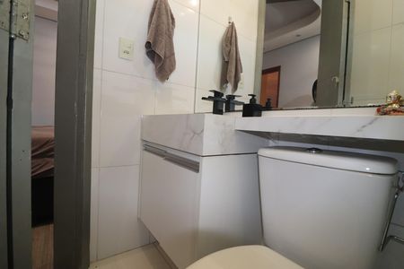 Casa à venda com 95m², 2 quartos e 2 vagasBanheiro Quarto 1 suíte