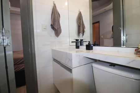 Casa à venda com 95m², 2 quartos e 2 vagasBanheiro Quarto 1 suíte