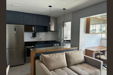 Cozinha de apartamento para alugar com 2 quartos, 54m² em Chácara Santo Antônio (Zona Sul), São Paulo