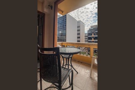 Apartamento à venda com 101m², 3 quartos e sem vagaVaranda