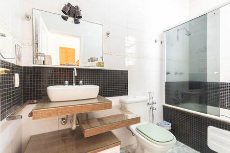 Casa à venda com 160m², 3 quartos e 1 vagaBanheiro 
