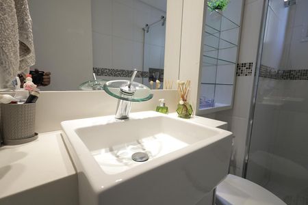 Apartamento à venda com 79m², 2 quartos e 1 vaga Apartamento à venda com 79m², 2 quartos e 1 vagaBanheiro