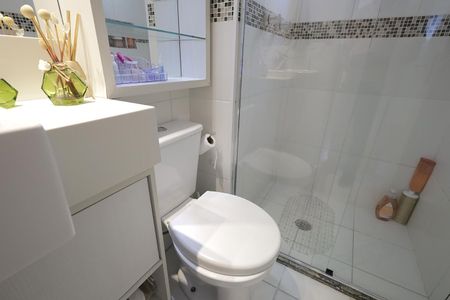 Apartamento à venda com 79m², 2 quartos e 1 vaga Apartamento à venda com 79m², 2 quartos e 1 vagaBanheiro