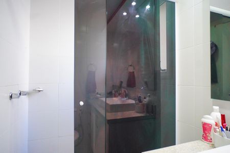 Apartamento à venda com 75m², 2 quartos e 1 vagaBanheiro suíte 