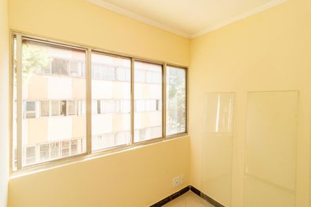 Apartamento à venda com 64m², 3 quartos e sem vaga Apartamento à venda com 64m², 3 quartos e sem vagaEscritório