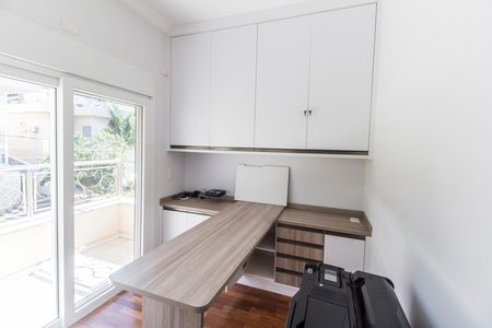 Casa de condomínio para alugar com 415m², 4 quartos e 3 vagasEscritório
