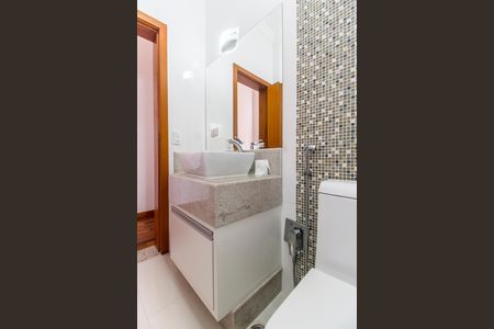 Casa de condomínio para alugar com 415m², 4 quartos e 3 vagasBanheiro da Suíte