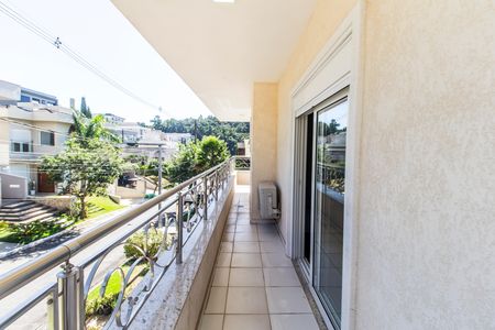 Casa de condomínio para alugar com 415m², 4 quartos e 3 vagasVaranda