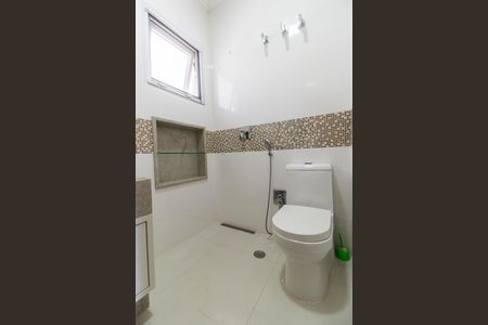 Casa de condomínio para alugar com 415m², 4 quartos e 3 vagasBanheiro