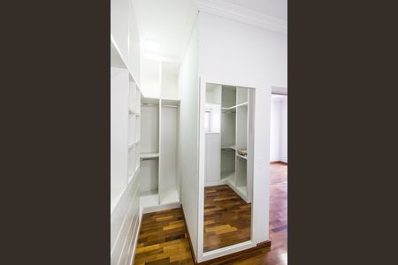 Casa de condomínio para alugar com 415m², 4 quartos e 3 vagasCloset da suíte