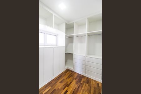 Casa de condomínio para alugar com 415m², 4 quartos e 3 vagasCloset da suíte