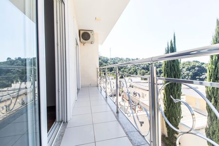 Casa de condomínio para alugar com 415m², 4 quartos e 3 vagasVaranda