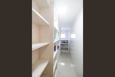 Casa de condomínio para alugar com 415m², 4 quartos e 3 vagasDespensa