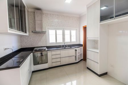 Casa de condomínio para alugar com 415m², 4 quartos e 3 vagasCozinha