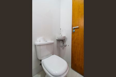 Casa de condomínio para alugar com 415m², 4 quartos e 3 vagasBanheiro de serviço