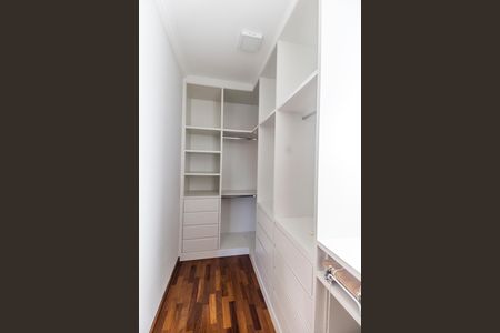 Casa de condomínio para alugar com 415m², 4 quartos e 3 vagasCloset da suíte