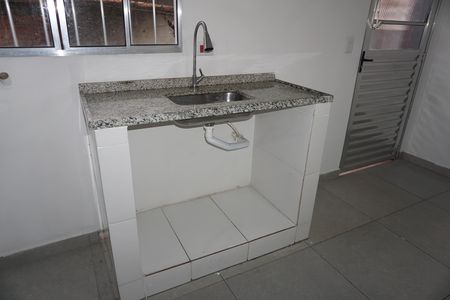 Cozinha de casa para alugar com 1 quarto, 29m² em Jardim Santo Eduardo, Embu das Artes