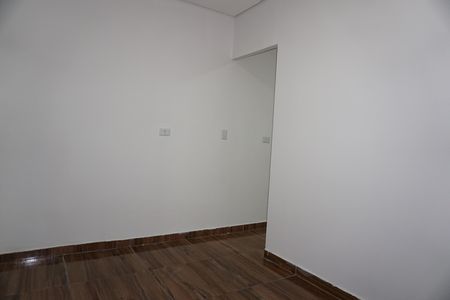Quarto de casa para alugar com 1 quarto, 35m² em Jardim Santo Eduardo, Embu das Artes