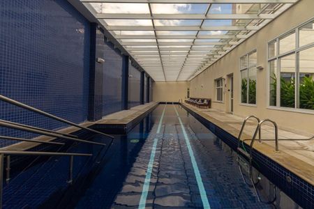 Apartamento à venda com 148m², 3 quartos e 3 vagas Apartamento à venda com 148m², 3 quartos e 3 vagasÁrea comum - Piscina coberta