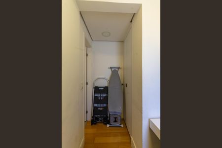Apartamento à venda com 148m², 3 quartos e 3 vagas Apartamento à venda com 148m², 3 quartos e 3 vagasQuarto de Serviço