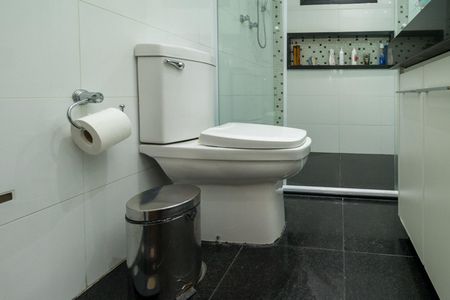 Apartamento à venda com 170m², 3 quartos e 4 vagas Apartamento à venda com 170m², 3 quartos e 4 vagasBanheiro da Suíte