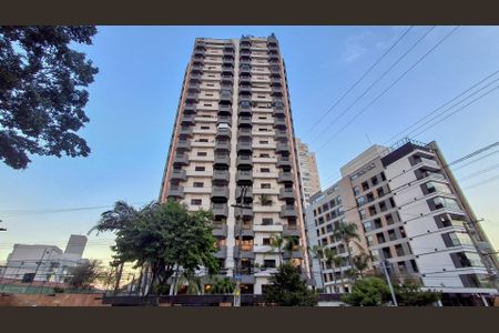 Apartamento à venda com 170m², 3 quartos e 4 vagas Apartamento à venda com 170m², 3 quartos e 4 vagasFachada e portaria
