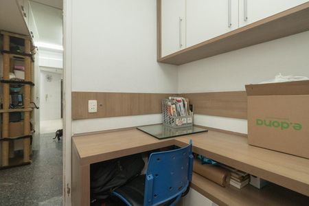 Apartamento à venda com 170m², 3 quartos e 4 vagas Apartamento à venda com 170m², 3 quartos e 4 vagasQuarto de Serviço