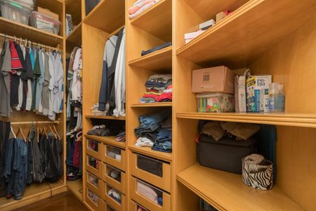 Apartamento à venda com 170m², 3 quartos e 4 vagas Apartamento à venda com 170m², 3 quartos e 4 vagasCloset da suíte