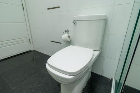 Apartamento à venda com 170m², 3 quartos e 4 vagas Apartamento à venda com 170m², 3 quartos e 4 vagasBanheiro da Suíte