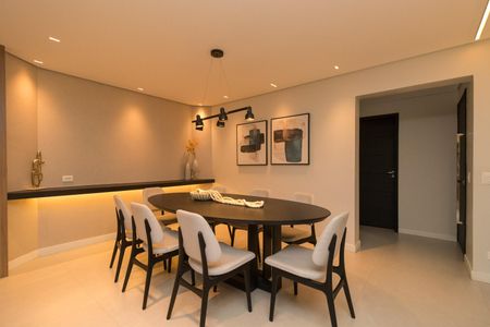 Apartamento à venda com 170m², 3 quartos e 4 vagas Apartamento à venda com 170m², 3 quartos e 4 vagasSala de Jantar