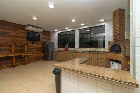 Apartamento à venda com 170m², 3 quartos e 4 vagas Apartamento à venda com 170m², 3 quartos e 4 vagasÁrea comum - Churrasqueira