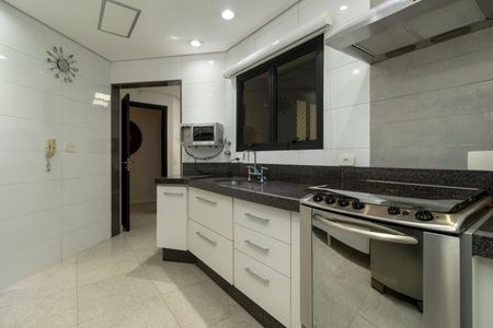 Apartamento à venda com 170m², 3 quartos e 4 vagas Apartamento à venda com 170m², 3 quartos e 4 vagasCozinha