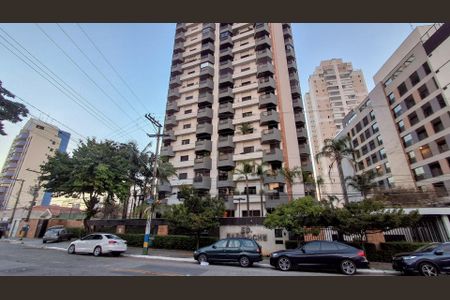 Apartamento à venda com 170m², 3 quartos e 4 vagas Apartamento à venda com 170m², 3 quartos e 4 vagasFachada e portaria