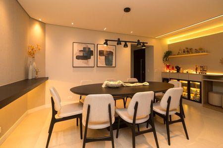 Apartamento à venda com 170m², 3 quartos e 4 vagas Apartamento à venda com 170m², 3 quartos e 4 vagasSala de Jantar