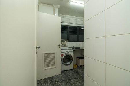 Apartamento à venda com 170m², 3 quartos e 4 vagas Apartamento à venda com 170m², 3 quartos e 4 vagasEntrada de Serviço