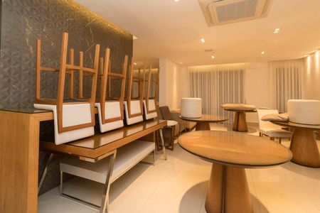 Apartamento à venda com 170m², 3 quartos e 4 vagas Apartamento à venda com 170m², 3 quartos e 4 vagasÁrea comum - Salão de festas