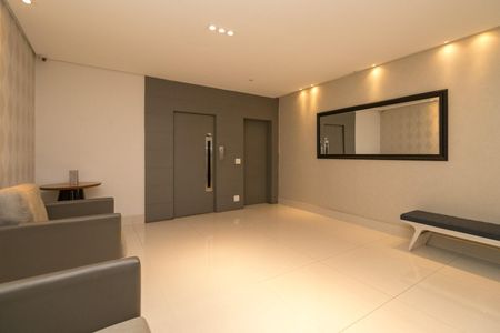 Apartamento à venda com 170m², 3 quartos e 4 vagas Apartamento à venda com 170m², 3 quartos e 4 vagasHall social