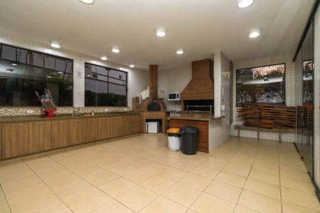 Apartamento à venda com 170m², 3 quartos e 4 vagas Apartamento à venda com 170m², 3 quartos e 4 vagasÁrea comum - Churrasqueira