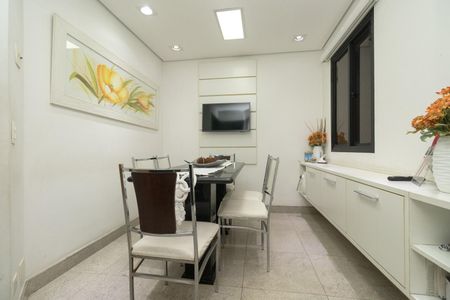 Apartamento à venda com 170m², 3 quartos e 4 vagas Apartamento à venda com 170m², 3 quartos e 4 vagasCopa