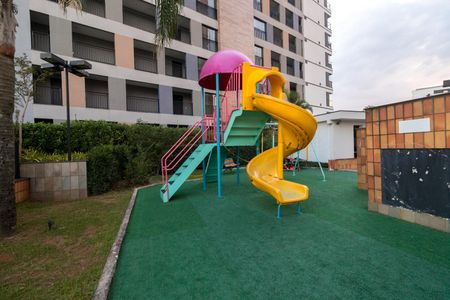 Apartamento à venda com 170m², 3 quartos e 4 vagas Apartamento à venda com 170m², 3 quartos e 4 vagasÁrea comum - Playground