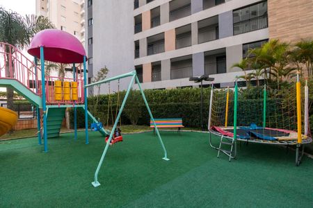 Apartamento à venda com 170m², 3 quartos e 4 vagas Apartamento à venda com 170m², 3 quartos e 4 vagasÁrea comum - Playground