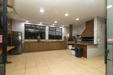 Apartamento à venda com 170m², 3 quartos e 4 vagas Apartamento à venda com 170m², 3 quartos e 4 vagasÁrea comum - Churrasqueira
