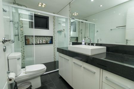 Apartamento à venda com 170m², 3 quartos e 4 vagas Apartamento à venda com 170m², 3 quartos e 4 vagasBanheiro da Suíte