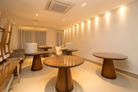 Apartamento à venda com 170m², 3 quartos e 4 vagas Apartamento à venda com 170m², 3 quartos e 4 vagasÁrea comum - Salão de festas