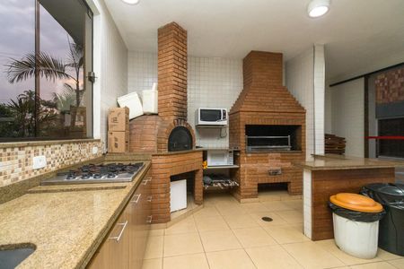 Apartamento à venda com 170m², 3 quartos e 4 vagas Apartamento à venda com 170m², 3 quartos e 4 vagasÁrea comum - Churrasqueira