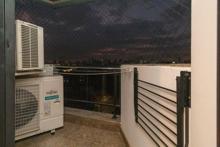 Apartamento à venda com 170m², 3 quartos e 4 vagas Apartamento à venda com 170m², 3 quartos e 4 vagasVaranda da Suíte