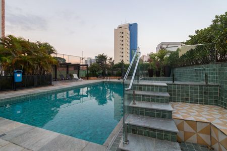 Apartamento à venda com 170m², 3 quartos e 4 vagas Apartamento à venda com 170m², 3 quartos e 4 vagasÁrea comum - Piscina