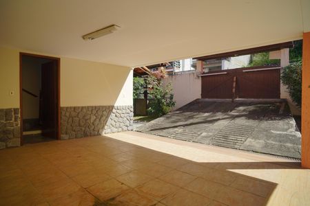 Casa à venda com 360m², 4 quartos e 2 vagas Casa à venda com 360m², 4 quartos e 2 vagasGaragem