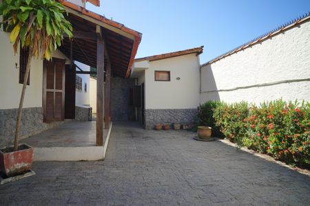 Casa à venda com 360m², 4 quartos e 2 vagas Casa à venda com 360m², 4 quartos e 2 vagasQuintal